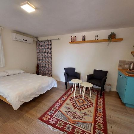 Cute guest room Kefar Weradim Buitenkant foto